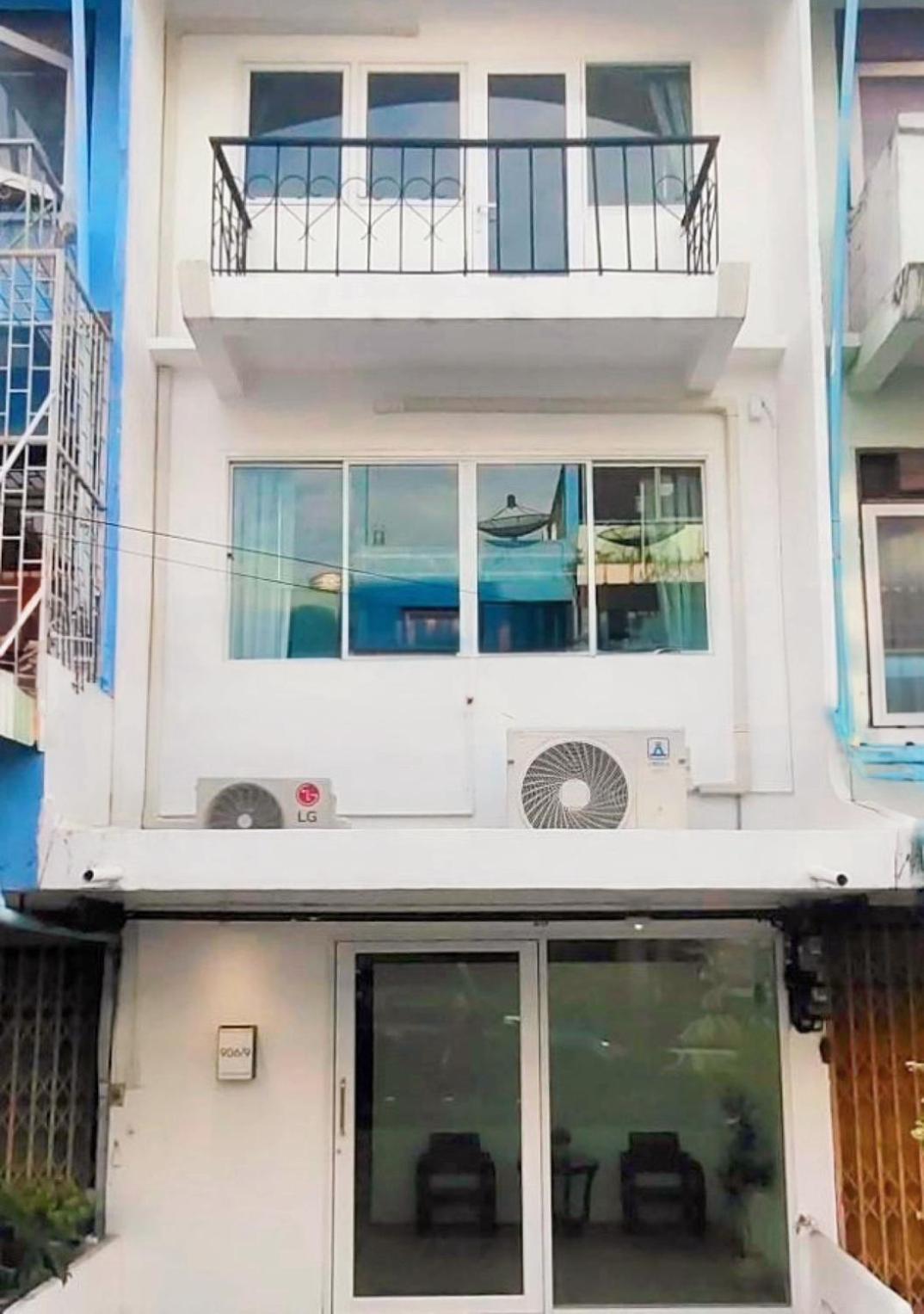 Whole 3-Storey House Right In The Local Community. Bangkok Exterior photo